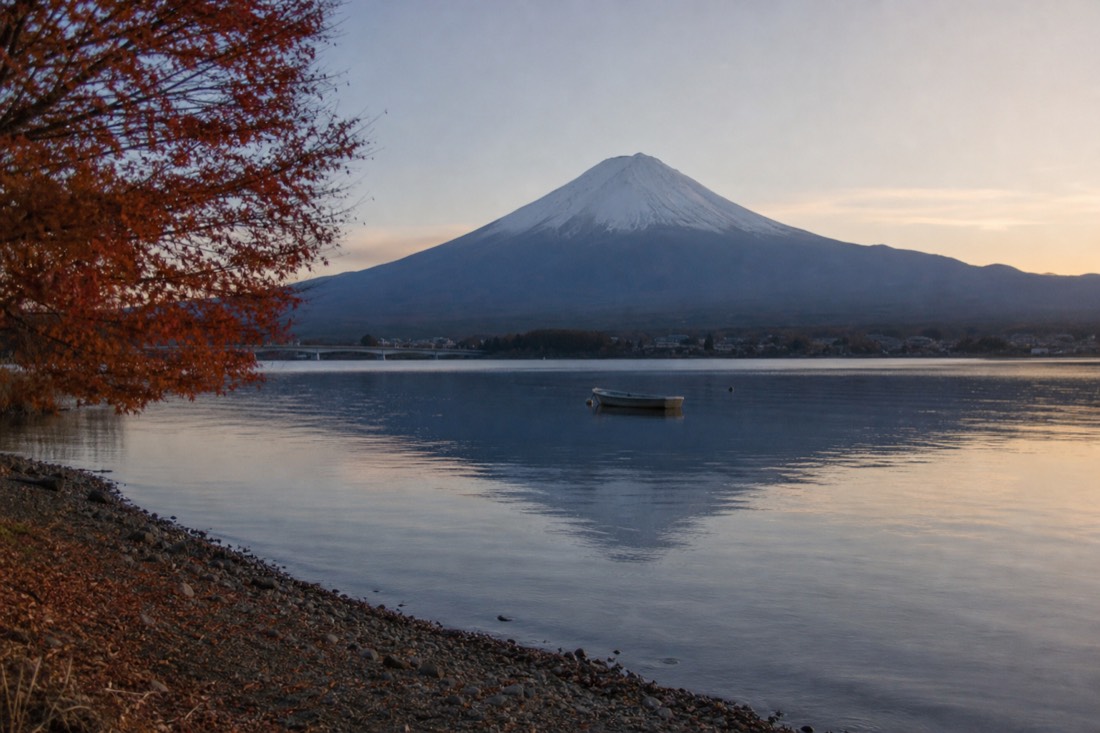 Lake Kawaguchiko shore with Mount Fuji reflection near Fuji-Q Highland